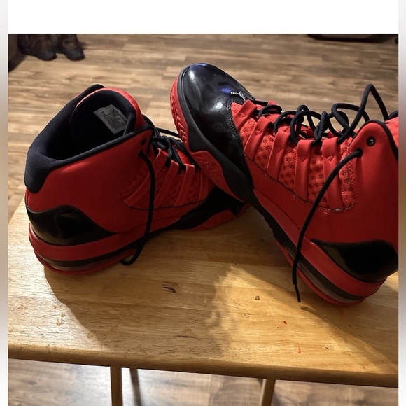 Jordan Max Aura University Red and Black Size 11 - Picture 2 of 7